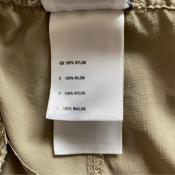 The North Face Capri Cargo Pants Womens Size 12 Khaki Lightweight Outdoor - Picture 9 of 12